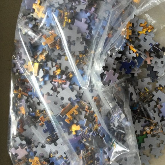 Clementoni 1000 Piece Jigsaw Puzzle made in Italy-Dubai - Picture 2 of 5